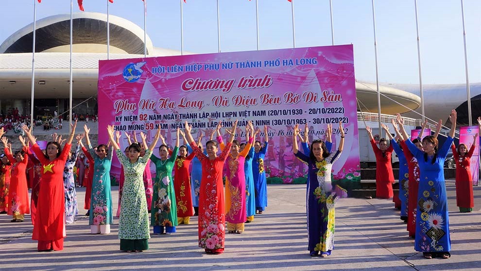 Quang Ninh sets record for most women joining folk dance in 2022